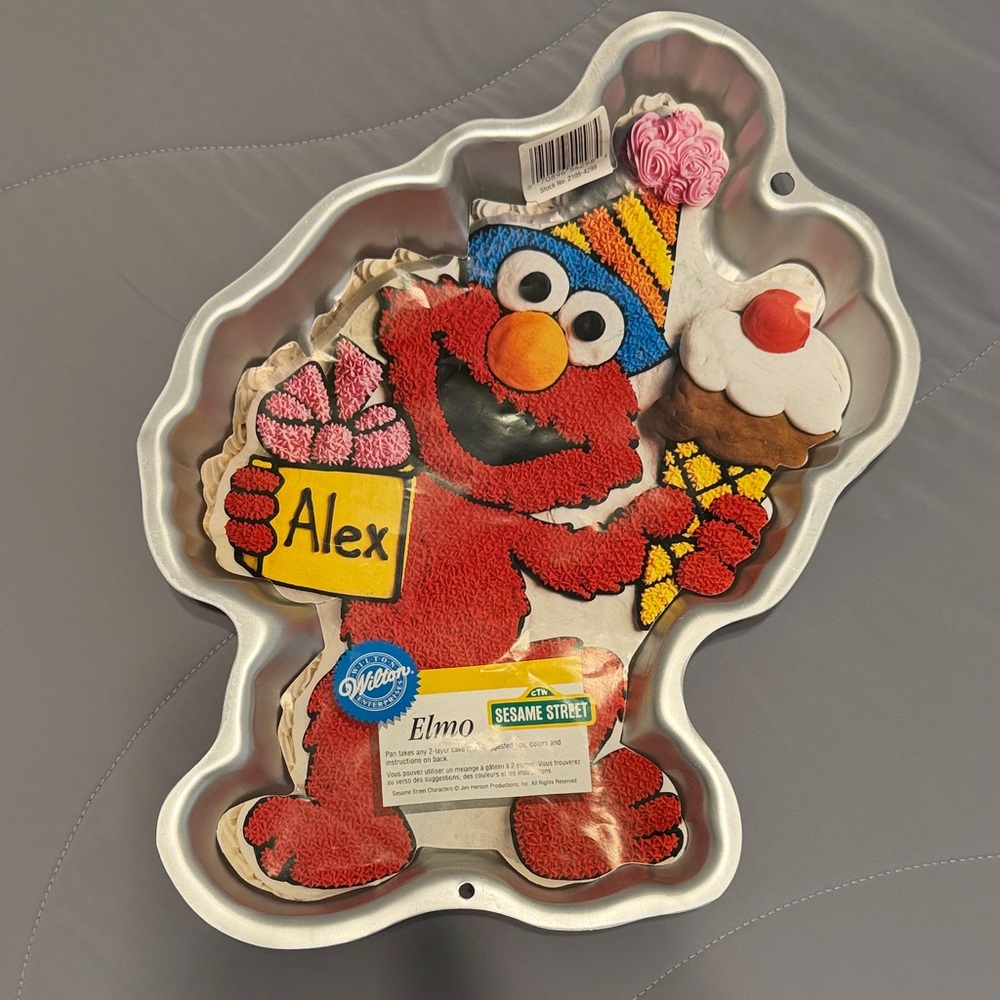 Wilton Elmo Shaped Cake Pan with Instructions
